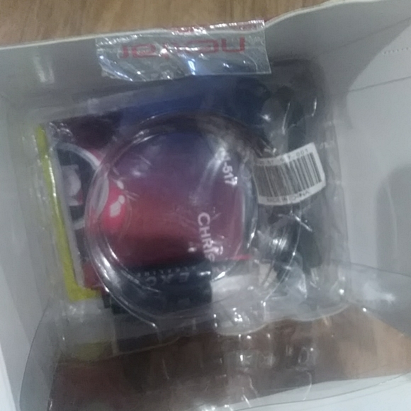 Christmas ornament red and white snowflakes 1.5" Digital photo frame - Picture 8 of 8